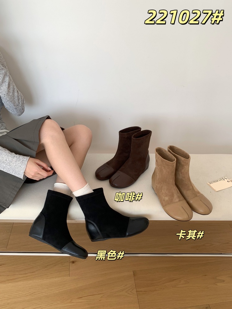 Retro Style Inner Height Increase Short Boots Women 2026 Autumn Winter New Hot Girl Fake Split Toe Pig Hoof Thick Sole Sleeve Slim Boots